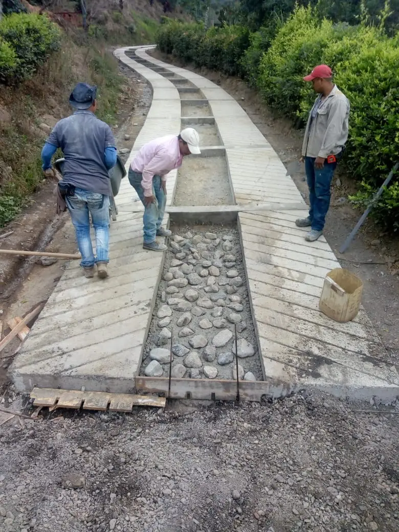 Placa huella rural en ejecución