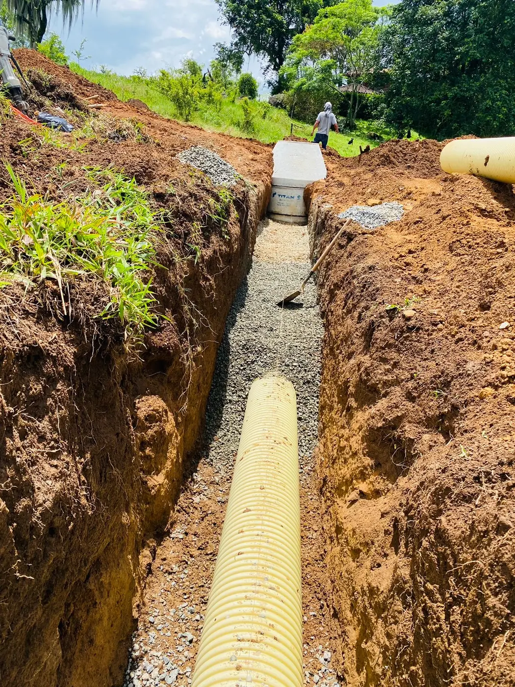 Instalación de tubería de alcantarillado
